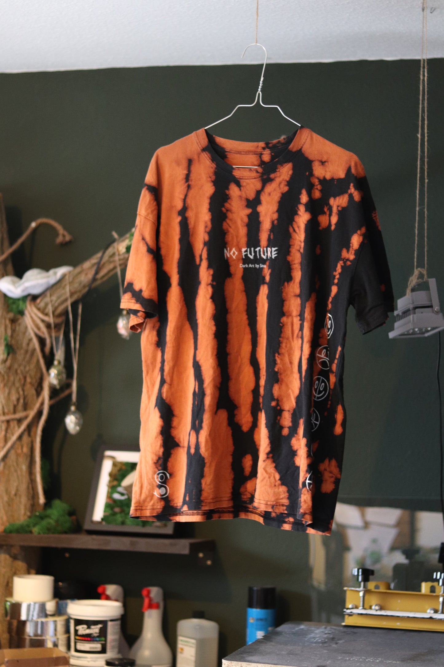 MAD SKULL (black-orange striped)