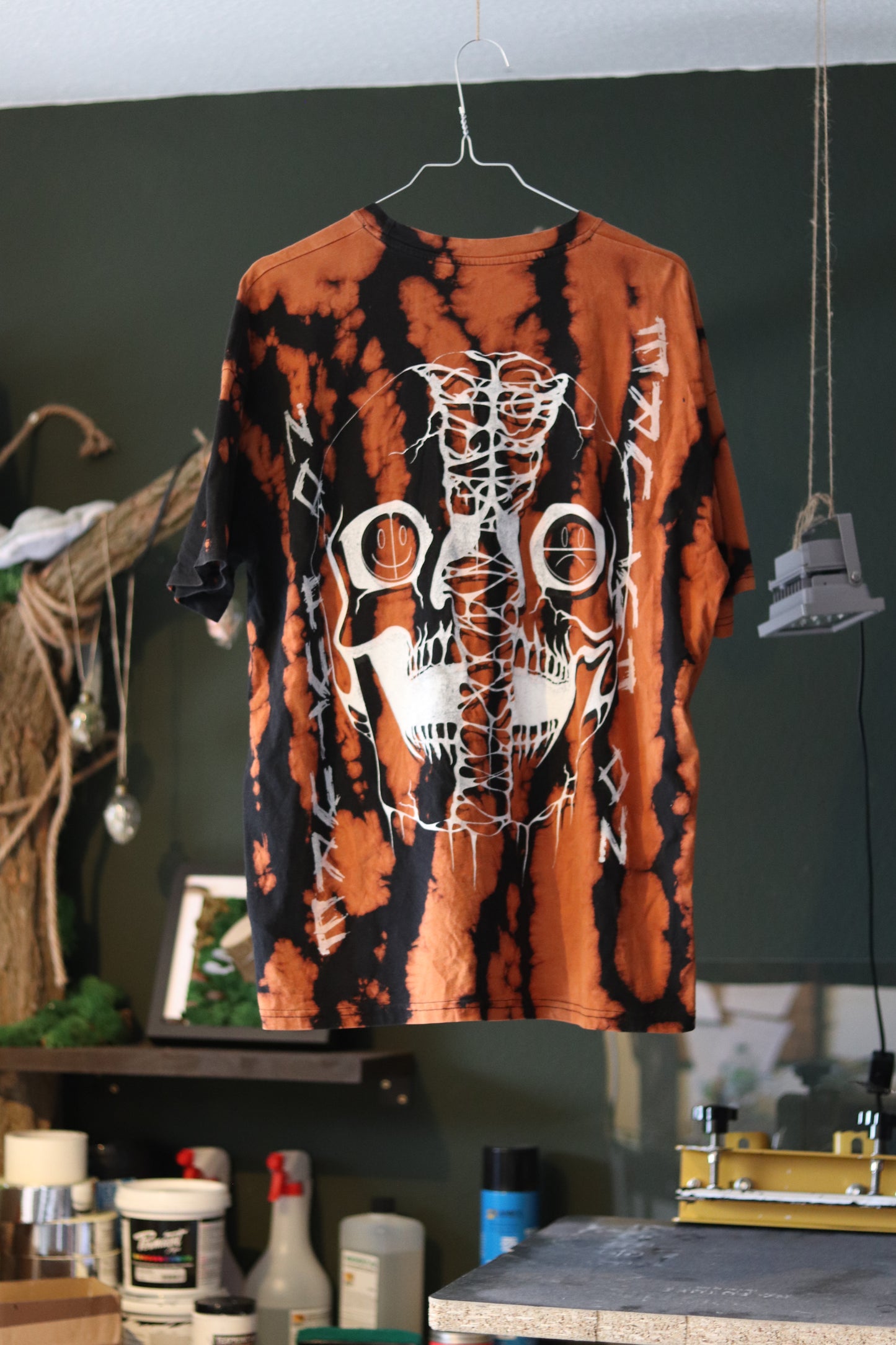 MAD SKULL (black-orange striped)