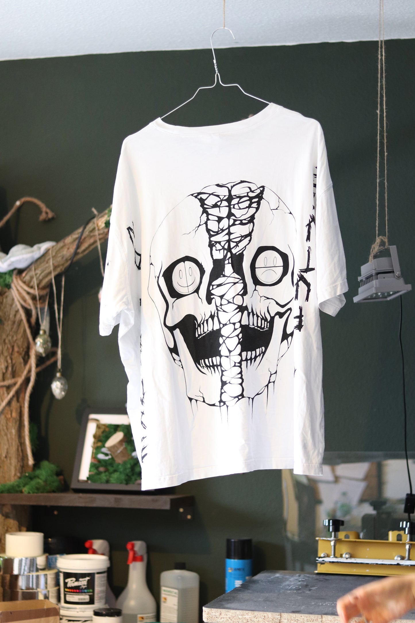 MAD SKULL (white)