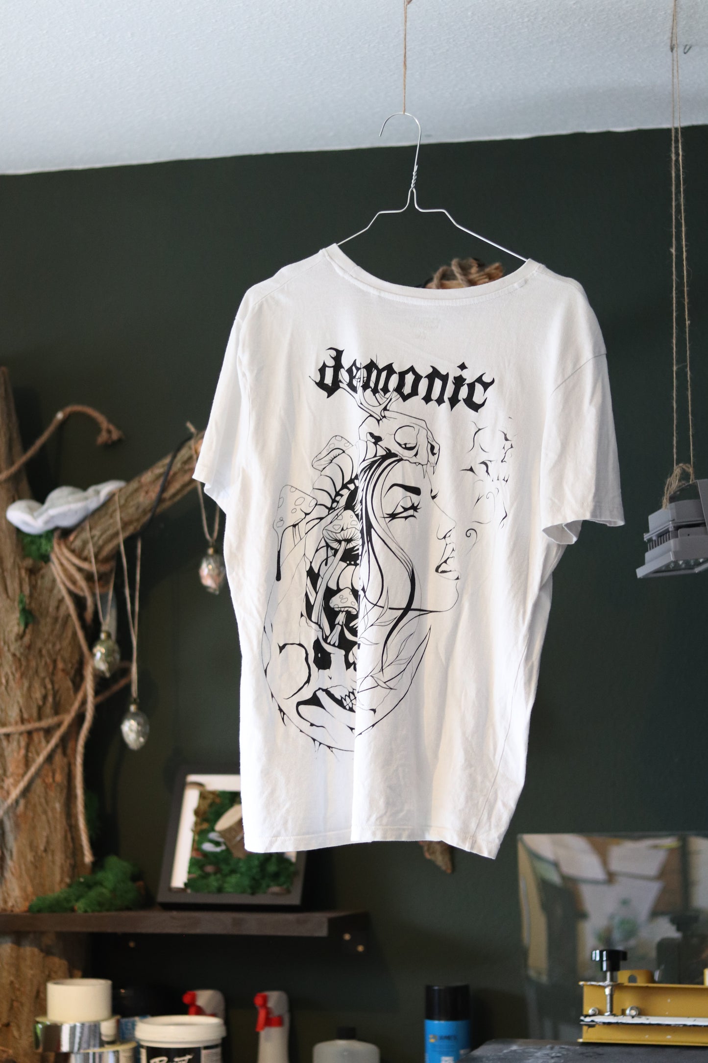 DEMONIC (white)