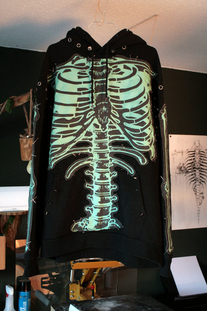 SPOOKY SCARY SKELETON